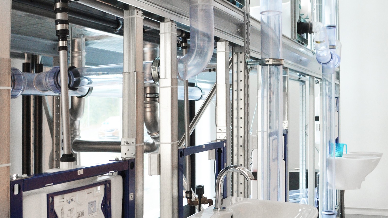 Koulutustilat Vantaalla Geberit Showroomilla Koulutustilat Vantaalla Geberit Showroomilla