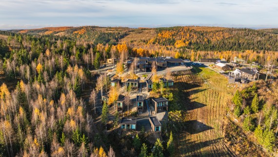 Hotelli kuusimetsän ja järvien välissä (@ Panorama Landscape Hotel Tahko) Hotelli kuusimetsän ja järvien välissä (@ Panorama Landscape Hotel Tahko)