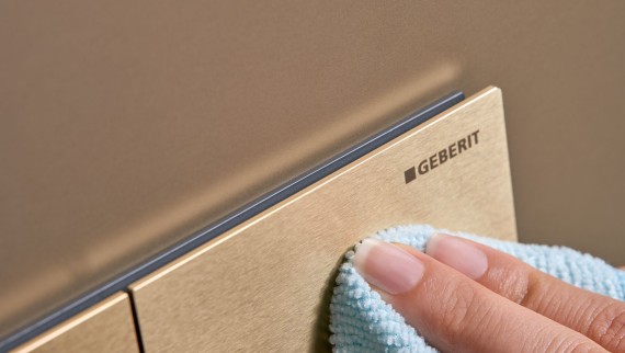 Geberit Sigma70 -huuhtelupainike sormenjälkiä estävällä pinnoitteella Geberit Sigma70 -huuhtelupainike sormenjälkiä estävällä pinnoitteella