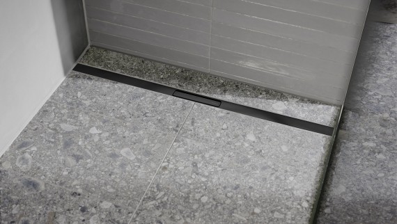 Esteetön kylpyhuone