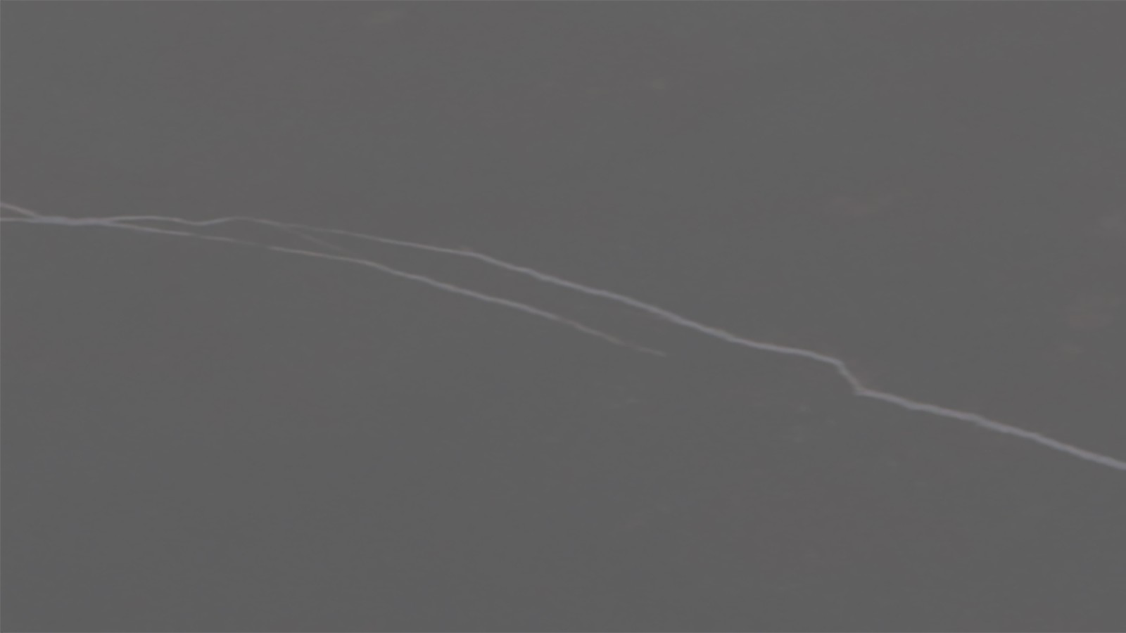 Väri: kivitavaraa, musta marmorikuosi