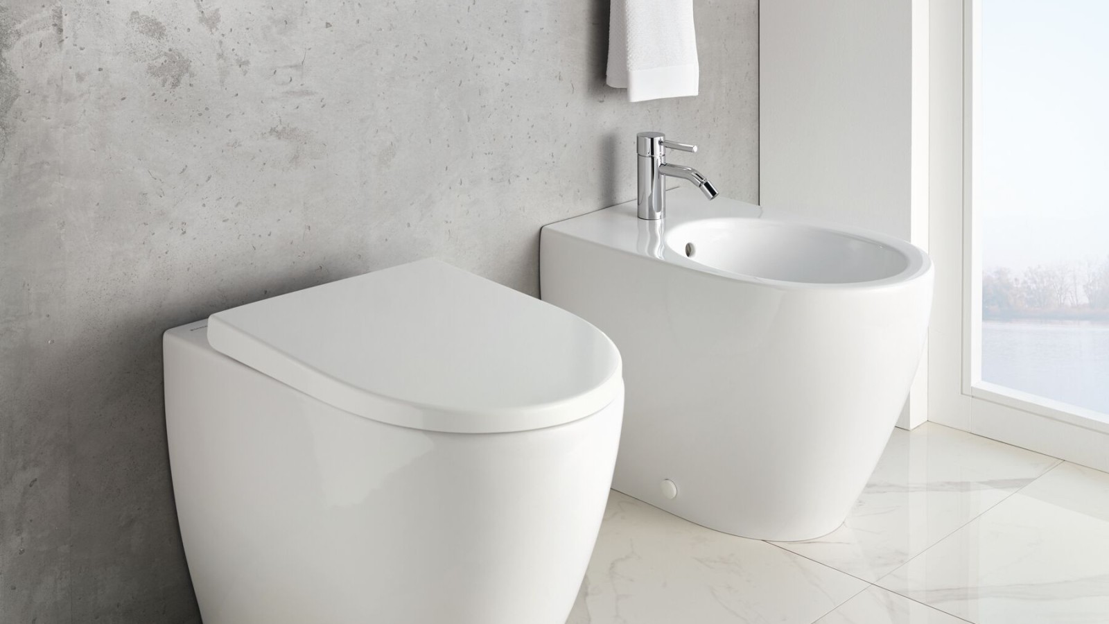 Geberit iCon WC-istuimen ja lattiamallisen bideen yhdistelmä Geberit iCon WC-istuimen ja lattiamallisen bideen yhdistelmä
