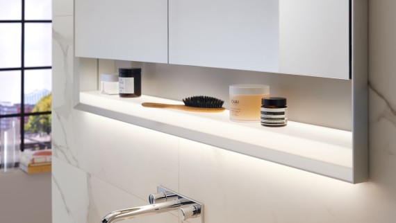 Geberit ONE -peilikaappi Geberit ComfortLight lighting -valaistuksella