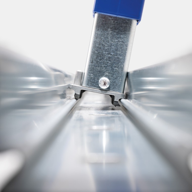 Napsauta jalat paikoilleen Napsauta jalat paikoilleen