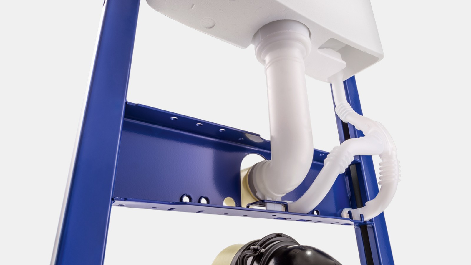 Geberit-piilohuuhtelusäiliö ja vesiliitännän suojaputki Geberit-piilohuuhtelusäiliö ja vesiliitännän suojaputki