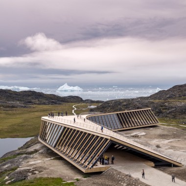 Rakennuksen kaareva muoto oli haaste saniteettitekniikan kannalta (© Adam Mørk).