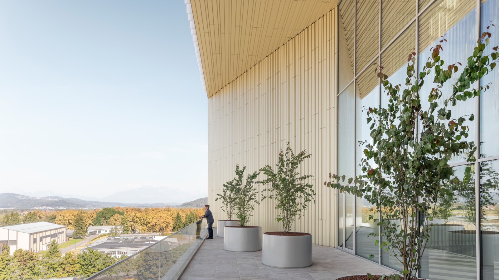 Upeaa: terasseilta on näkymät koko Ljubljanaan (© Ana Skobe) Upeaa: terasseilta on näkymät koko Ljubljanaan (© Ana Skobe)