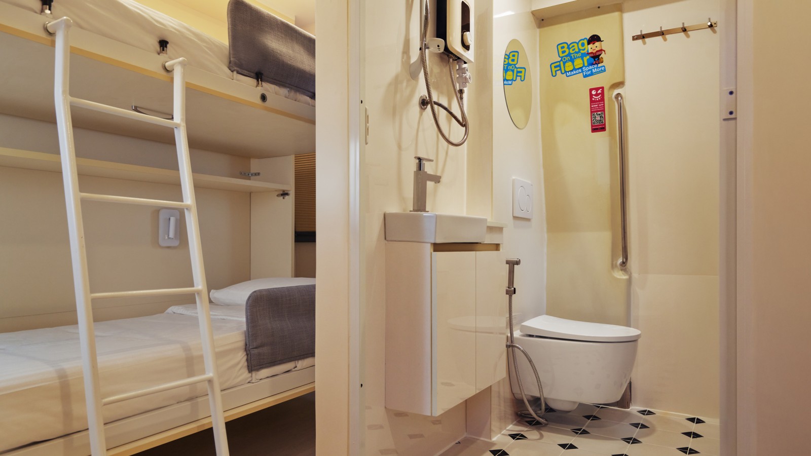 Älykästä: räätälöidyt sängyt voidaan yksinkertaisesti kääntää pois, kun niitä ei käytetä (© Watson Lau) Älykästä: räätälöidyt sängyt voidaan yksinkertaisesti kääntää pois, kun niitä ei käytetä (© Watson Lau)