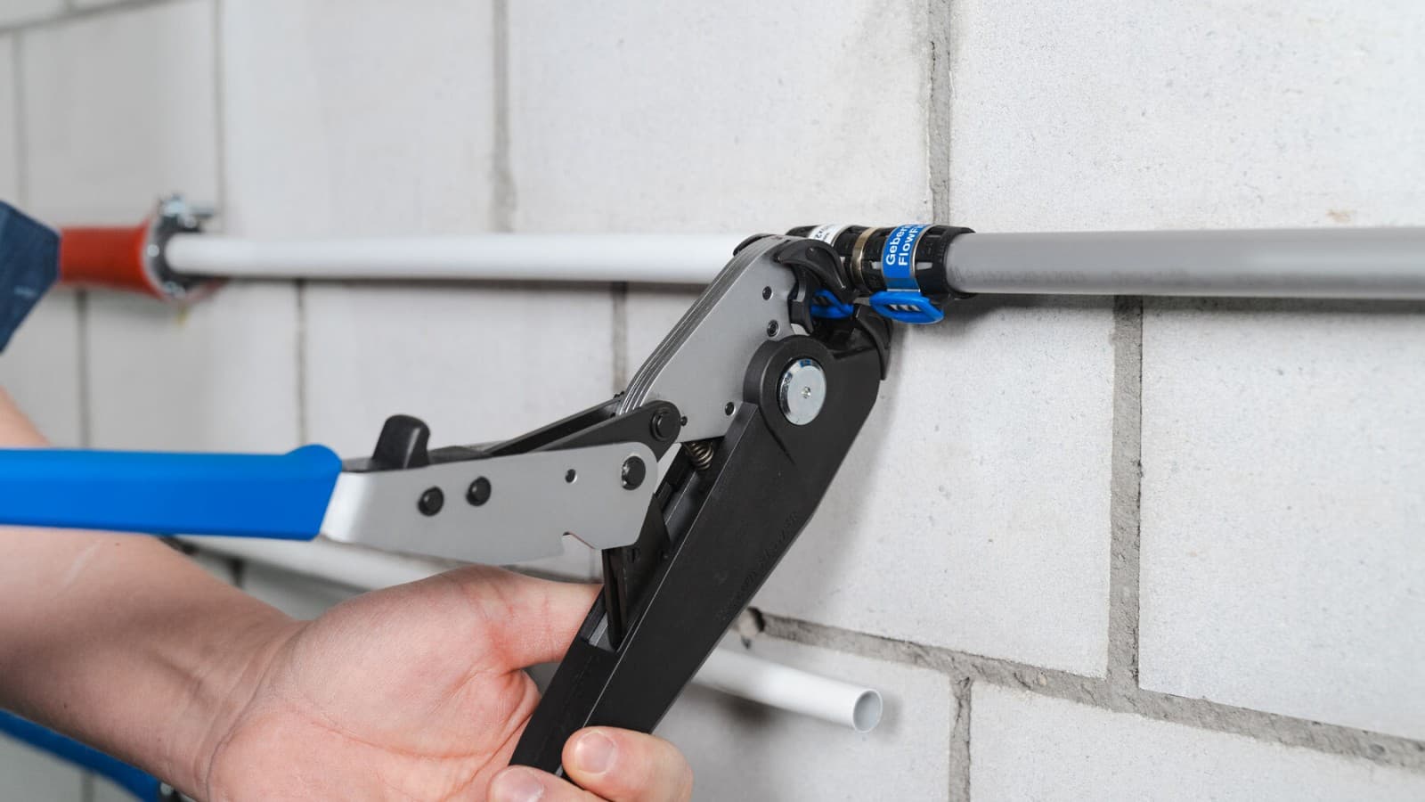 Käsikäyttöiset puristuspihdit Käsikäyttöiset puristuspihdit