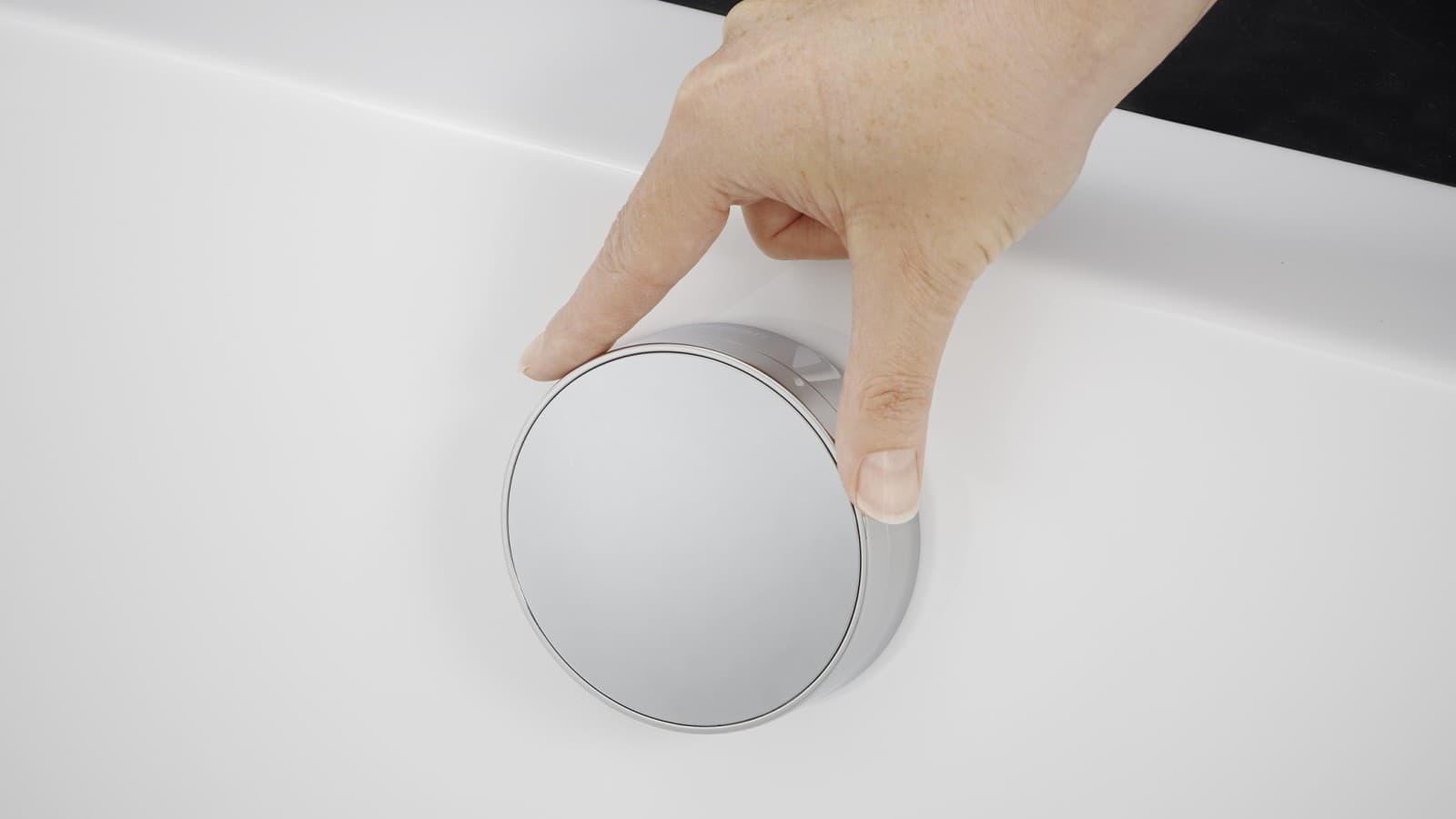 Kylpyammeen kääntökäyttöinen vesilukko Kylpyammeen kääntökäyttöinen vesilukko