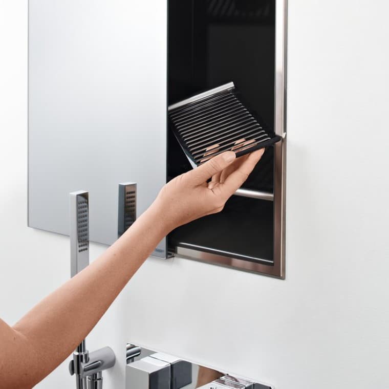 Geberit ONE -suihkuratkaisu syvennyssäilytystilalla Geberit ONE -suihkuratkaisu syvennyssäilytystilalla