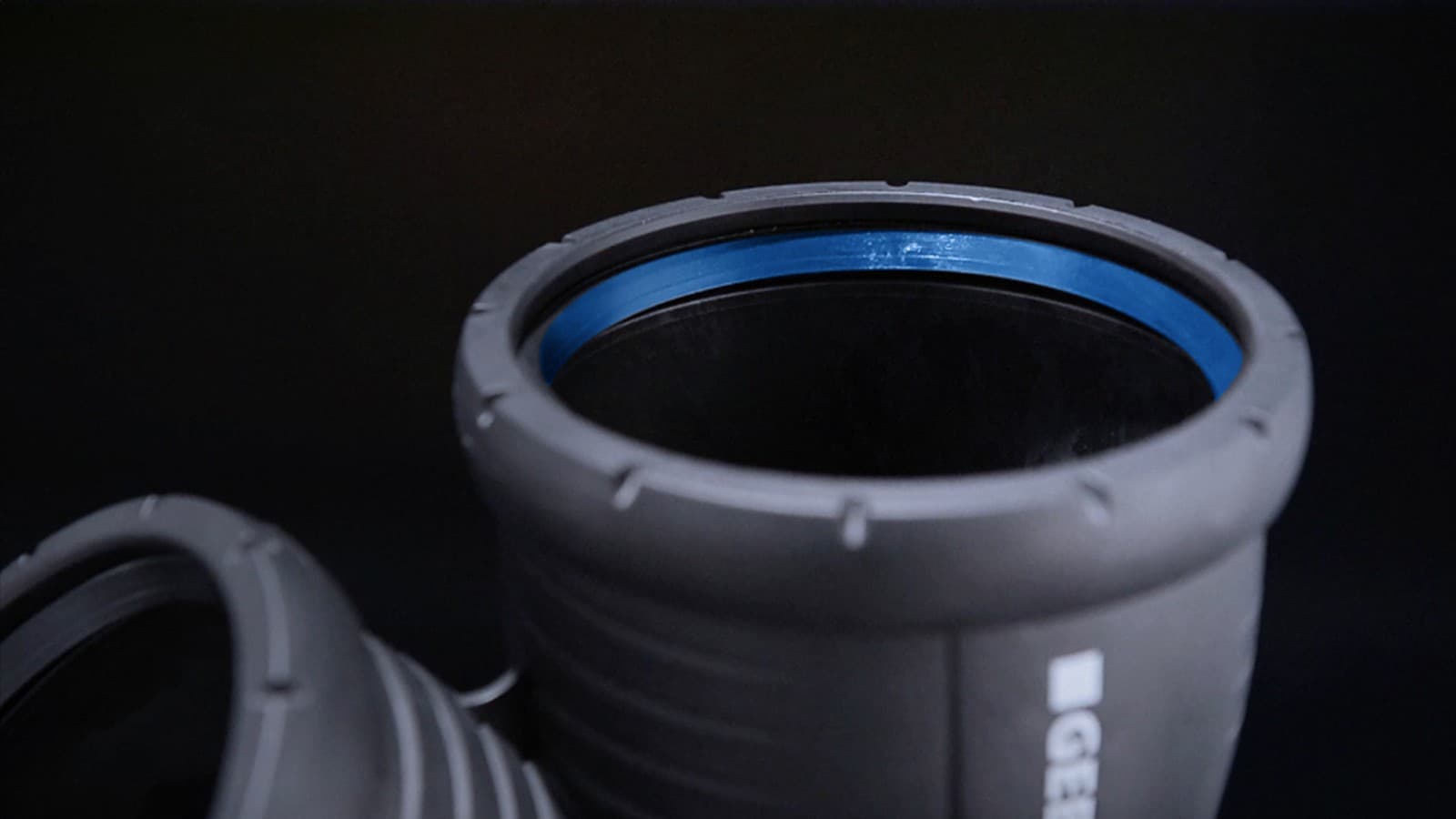 Geberit Silent-Pro:n tiivisteet on valmistettu laadukkasta ja kestävästä EPDM-materiaalista Geberit Silent-Pro:n tiivisteet on valmistettu laadukkasta ja kestävästä EPDM-materiaalista