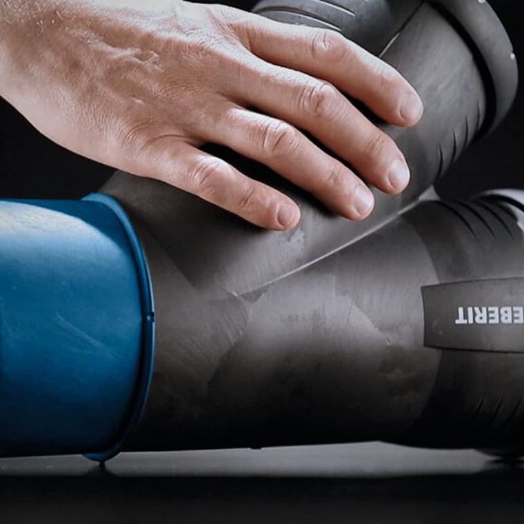 Selkeästi näkyvä pistoalue Selkeästi näkyvä pistoalue