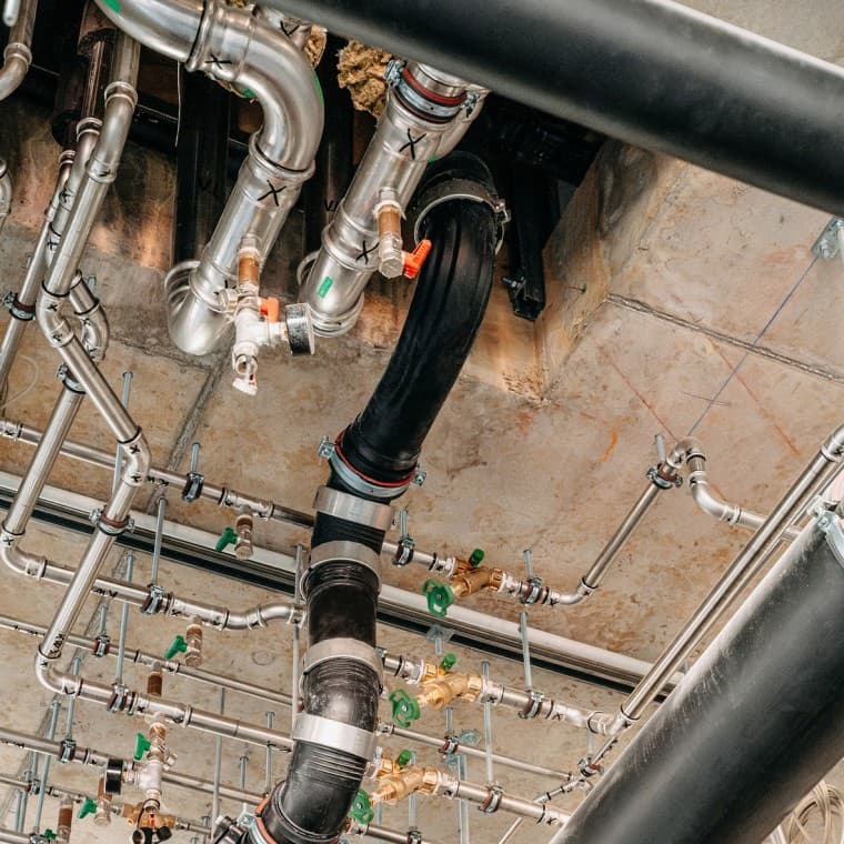 DS 90 kerrostalo: Geberit Silent-Pro BottomTurn -pohjakulma suunnanmuutosjohdassa DS 90 kerrostalo: Geberit Silent-Pro BottomTurn -pohjakulma suunnanmuutosjohdassa