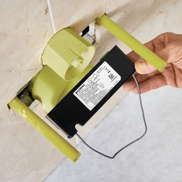 Plug-and-play: Virtalähde kytketään paikoilleen saniteettialan ammattilaisen toimesta. Sähköalan ammattilaista ei tarvita. Plug-and-play: Virtalähde kytketään paikoilleen saniteettialan ammattilaisen toimesta. Sähköalan ammattilaista ei tarvita.