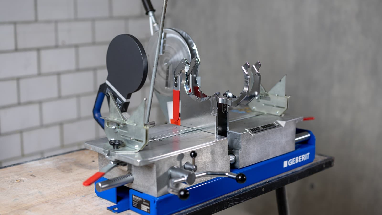 Geberit Universal -puskuhitsauslaite Geberit Universal -puskuhitsauslaite