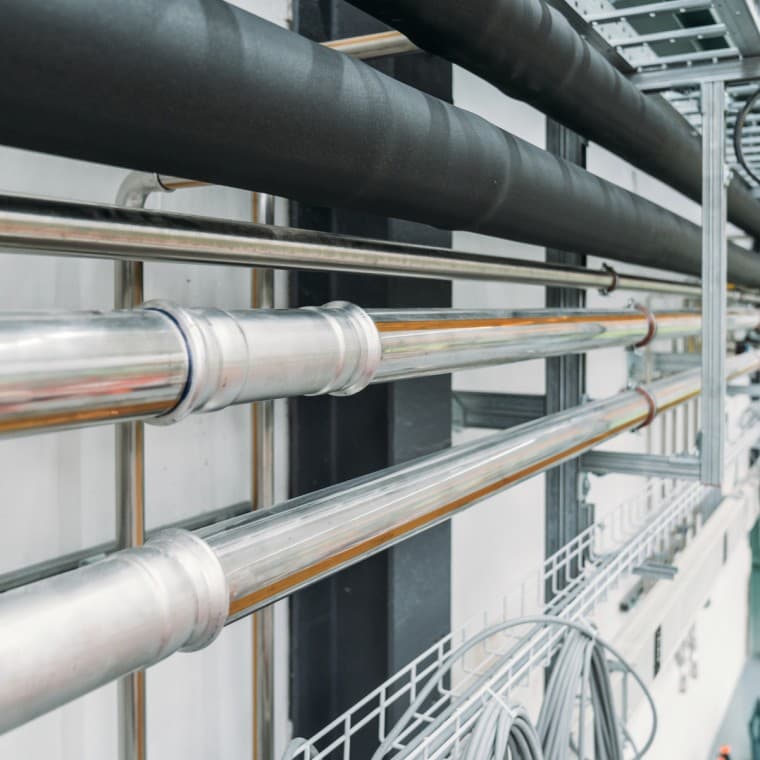 Sopii käytettäväksi myös moniin teollisuuden sovelluksiin, kuten paineilmasovelluksille, alipaineelle ja inerteille kaasuille. Sopii käytettäväksi myös moniin teollisuuden sovelluksiin, kuten paineilmasovelluksille, alipaineelle ja inerteille kaasuille.