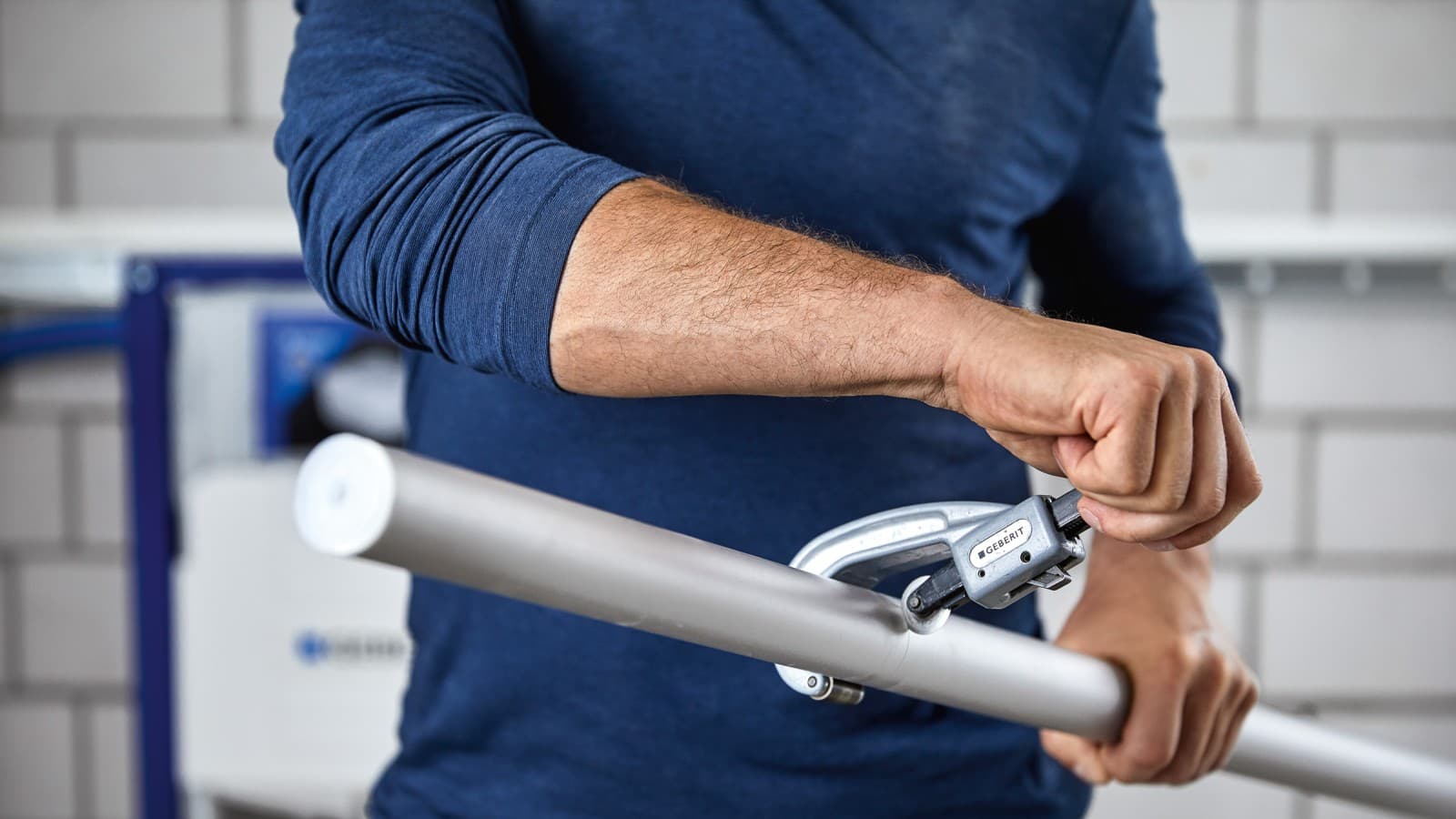 Geberit FlowFit -putken leikkaaminen oikeaan pituuteen Geberit FlowFit -putken leikkaaminen oikeaan pituuteen